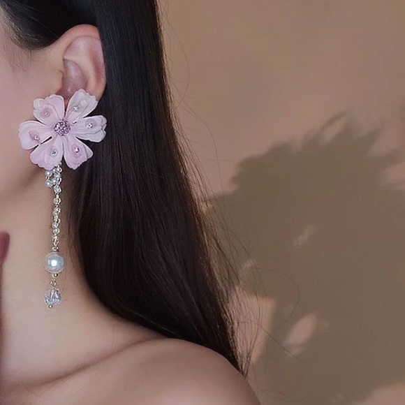 ⭐️ Big Pink Fabric Drop Long Crystals Earrings - Picture 4 of 5